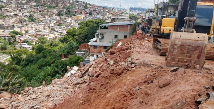 Portal de Not�cias PJF | Demoli��o de im�veis que estavam em risco na rua Rosa Sffeir � conclu�da | DEFESA CIVIL - 15/2/2022