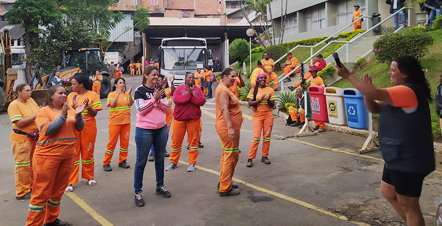 Portal de Not�cias PJF | Servidores do Demlurb participam de atividade laboral em comemora��o ao Dia do Gari | DEMLURB - 16/5/2022