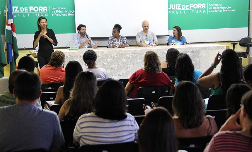 Portal de Not�cias PJF | Projeto �Territ�rios em Ciranda� forma 88 servidores | SDS - 16/11/2016