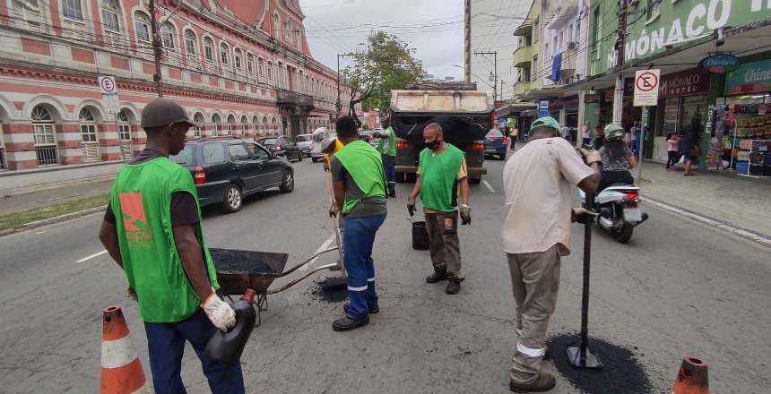 Portal de Notcias PJF | Empav atende demandas de recomposio asfltica na Avenida Getlio Vargas | EMPAV - 17/9/2021
