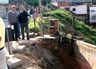 Portal de Not�cias PJF | Obras emergenciais: Prefeito Cust�dio Mattos faz visitas aos bairros Jardim Natal e Santo Ant�nio | SO - 3/6/2009