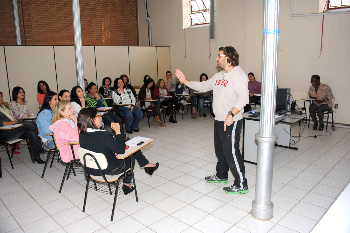 Portal de Not�cias PJF | PM destaca participa��o da Prefeitura na instala��o da sede da 30� Cia. na Pra�a da Esta��o | SARH - 19/8/2011