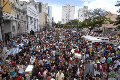 Portal de Not�cias PJF | Prefeito entrega chave da cidade ao Rei Momo na abertura do Desfile da Banda Daki  | FUNALFA - 4/3/2011