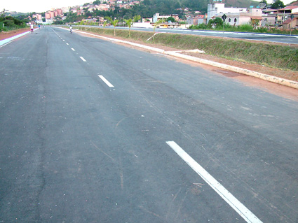 Portal de Not�cias PJF | Prefeito libera primeira etapa da Via S�o Pedro | PREFEITO - 23/3/2006