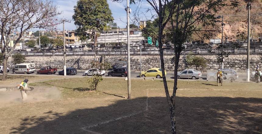 Portal de Not�cias PJF | Pra�a Teot�nio Vilela e outras 15 pra�as recebem zeladoria nesta semana | EMPAV - 19/7/2022