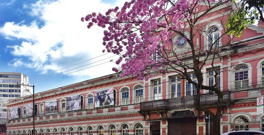 Portal de Not�cias PJF | Fachada do CCBM exibe exposi��o �Democracia em disputa� | FUNALFA - 19/7/2021