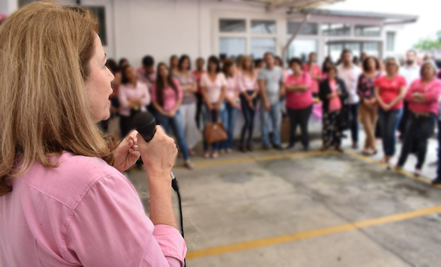 Portal de Notcias PJF | Outubro Rosa - Servidores da Sade tm manh de cuidados dedicados  mulher | SS - 19/10/2018