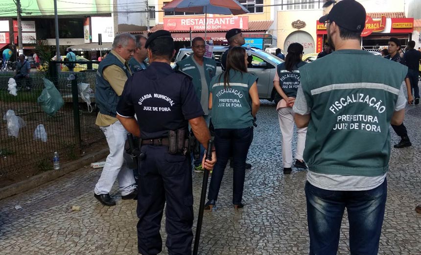Portal de Notcias PJF | Ao da SAU, Guarda Municipal e PM resulta em duas prises na Praa do Riachuelo | SAU - 20/2/2018