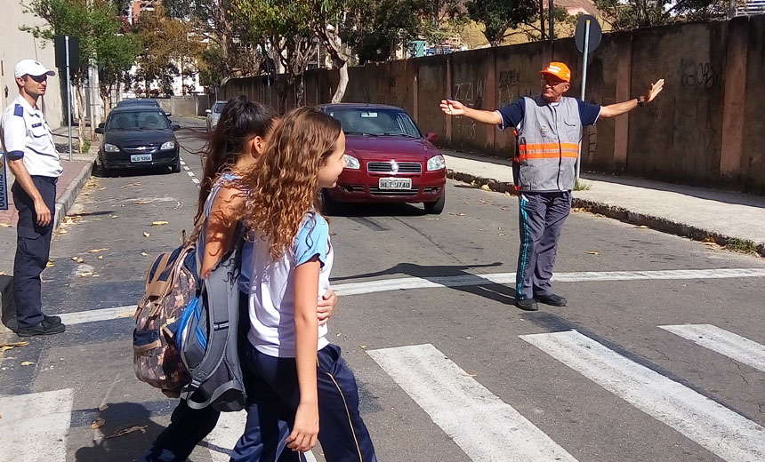 Portal de Not�cias PJF | Volunt�rios s�o capacitados no projeto Monitor de Travessia | SETTRA - 20/9/2017