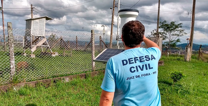 Portal de Notcias PJF | Defesa Civil realiza limpeza em pluvimetros | DEFESA CIVIL - 20/11/2020