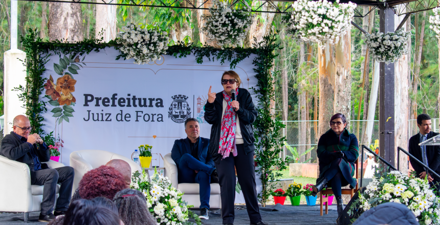 Portal de Not�cias PJF | Bem Casado � 175 casais legitimam uni�o no Parque Municipal | SEDH - 16/6/2025