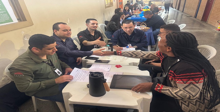 Portal de Not�cias PJF | Cerca de 800 pessoas participam do "Espa�o Emprego JF" | SEDIC - 28/8/2025