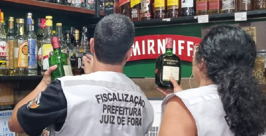 Portal de Not�cias PJF | Fiscaliza��o identifica suspeitas de irregularidades em bebidas durante Opera��o Salus | SEDUPP - 16/10/2025