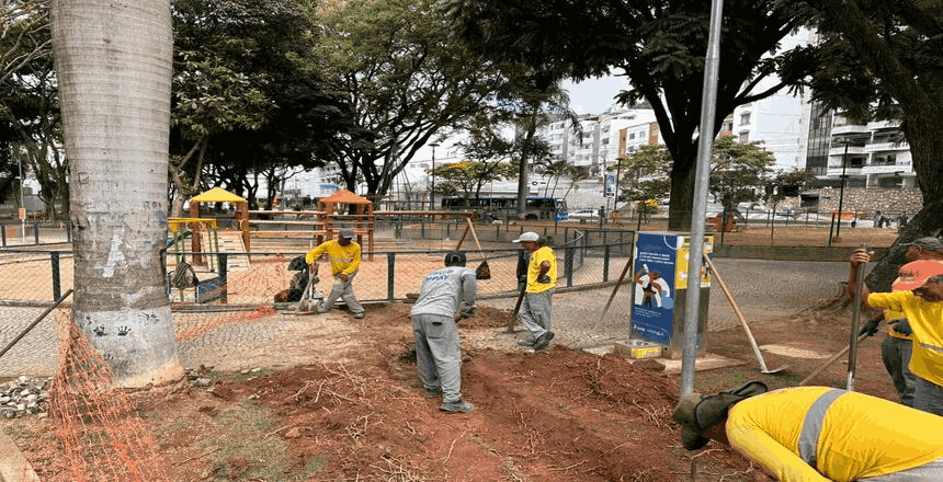 Portal de Not�cias PJF | Empav realiza troca de dreno no parquinho da pra�a do bairro S�o Mateus | EMPAV - 25/11/2025