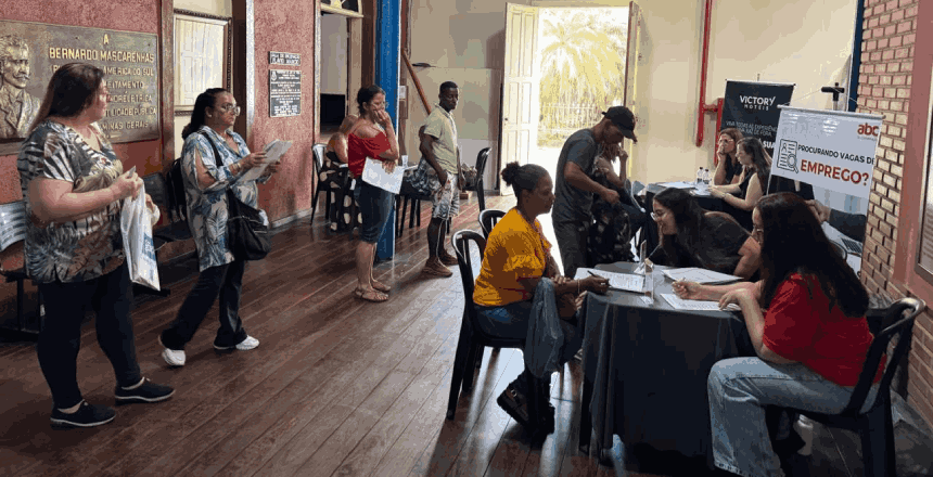 Portal de Not�cias PJF | Mutir�o garante vagas e aproxima oportunidades para pessoas atendidas pela Pol�tica de Assist�ncia Social | SEDIC - 3/12/2025