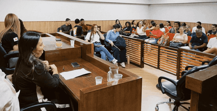 Portal de Not�cias PJF | Secretaria das Mulheres participa de roda de conversa com acad�micos do N�cleo de Pr�tica Jur�dica da Faculdade Universo | MULHERES - 11/3/2026