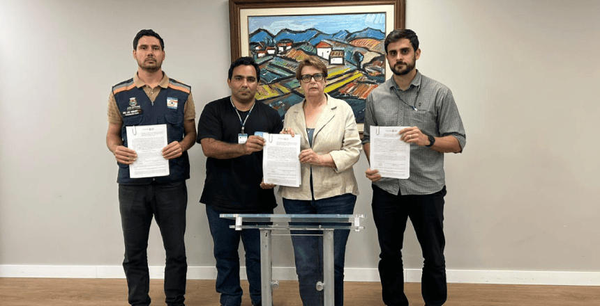 Portal de Not�cias PJF | Prefeita assina contratos para tr�s obras emergenciais de conten��o no Carlos Chagas, Dom Bosco e Bonfim | PREFEITA - 14/4/2026