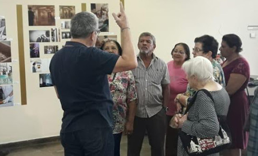 Portal de Notcias PJF | SDS leva grupo de idosos ao Museu de Arte Murilo Mendes | SDS - 21/5/2019