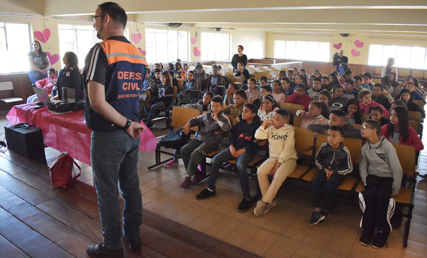 Portal de Notcias PJF | Bem Comum Bairros - Defesa Civil orienta crianas e jovens sobre preveno a desastres | DEFESA CIVIL - 21/5/2019