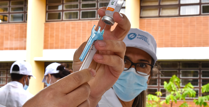 Portal de Not�cias PJF | PJF realiza drive-thru de vacina��o contra a Influenza na UFJF no s�bado, 25 | SS - 21/6/2022