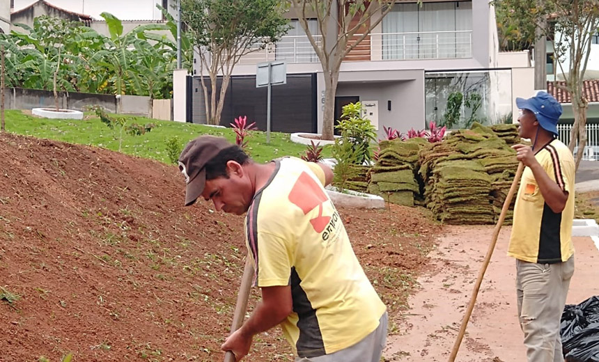 Portal de Notcias PJF | Empav realiza manuteno de praas e poda de rvores em 18 bairros | EMPAV - 21/11/2019