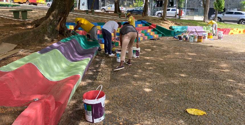 Portal de Not�cias PJF | Boniteza realiza revitaliza��o com artes na Pra�a Menelick Carvalho | SG - 22/3/2022