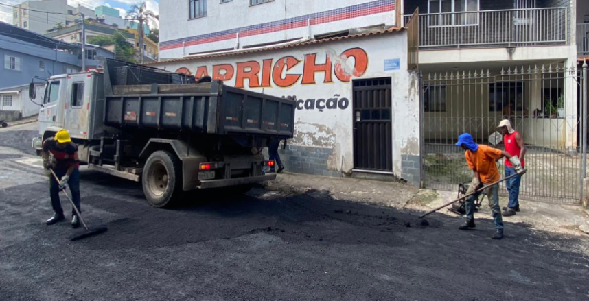 Portal de Noticias PJF | Prefeitura realiza operação tapa-buracos no Democrata e em outros 23 bairros nesta quinta-feira, 23 - EMPAV | 23/3/2023