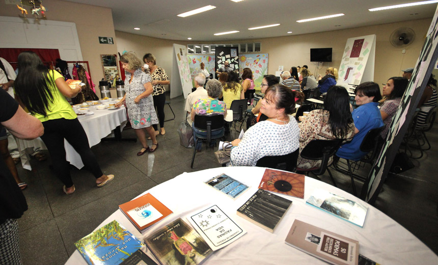 Portal de Not�cias PJF | �Ch� com Poesia�: projeto da Biblioteca Murilo Mendes completa cinco anos com sess�o especial | FUNALFA - 23/3/2018