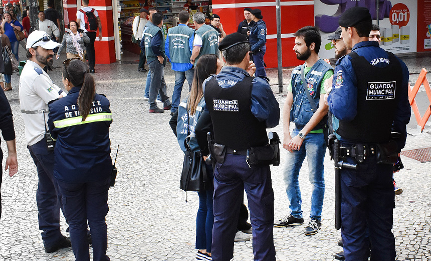 Portal de Not�cias PJF | �A cidade � para todos�: Semaur inicia opera��o junto ao com�rcio ambulante | SEMAUR - 23/7/2019