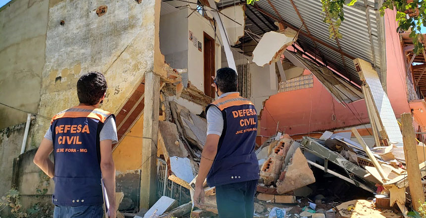 Portal de Not�cias PJF | Defesa Civil de Juiz de Fora atua em a��o de emerg�ncia em Carangola | DEFESA CIVIL - 24/2/2021