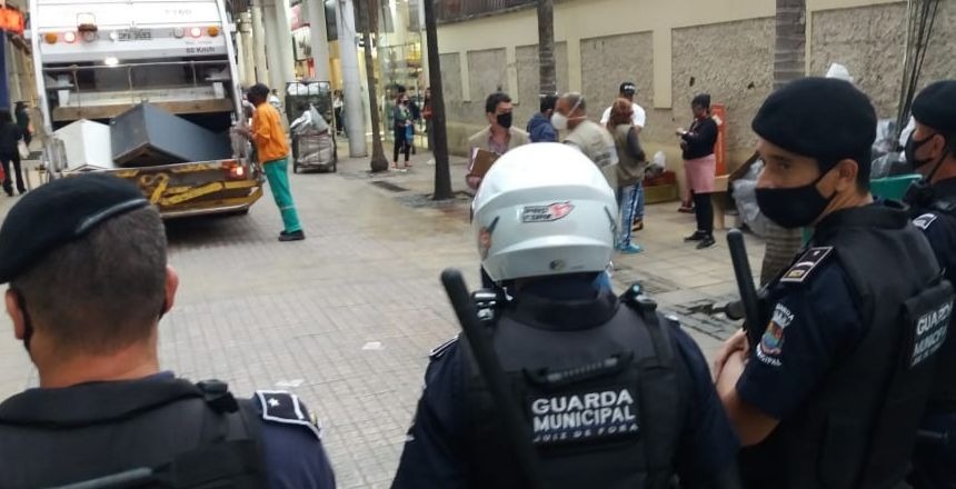Portal de Notcias PJF | Guarda Municipal detm autores de agresso na Rua Mister Moore | SESUC - 24/9/2020