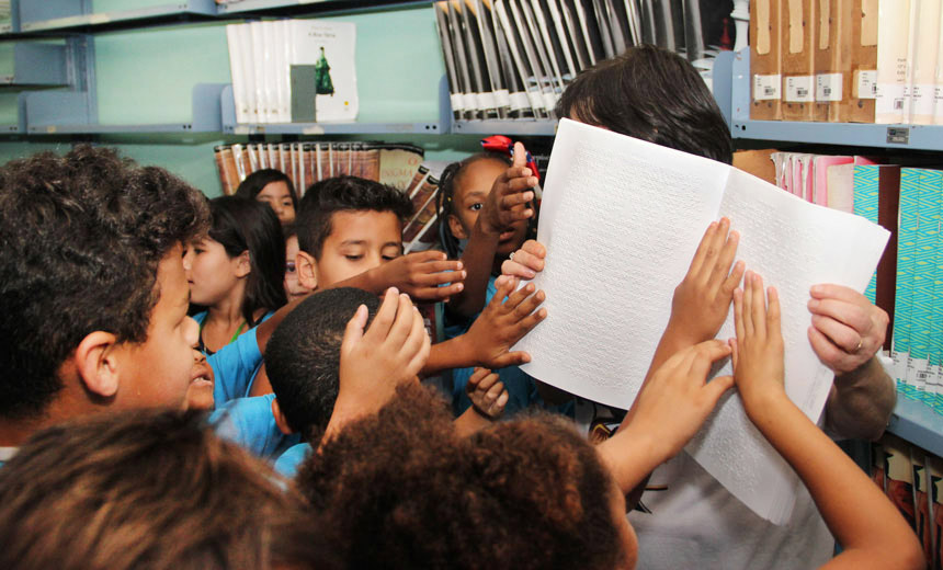 Portal de Notcias PJF | Contao de histrias  Estudantes de Muria participam de atividades na Biblioteca Municipal | FUNALFA - 25/6/2019