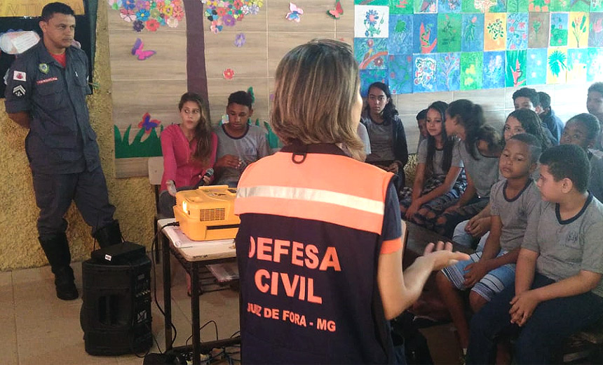 Portal de Notcias PJF | Defesa Civil realiza palestra em escola no Caet | DEFESA CIVIL - 25/9/2018