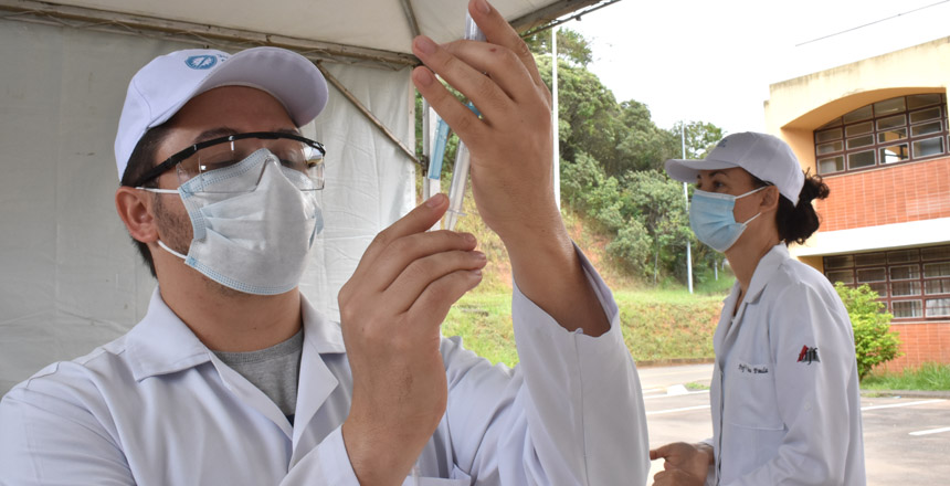 Portal de Not�cias PJF | Vacina��o contra Covid-19 neste s�bado, 27, acontece no drive-thru da UFJF  | SS - 25/11/2021