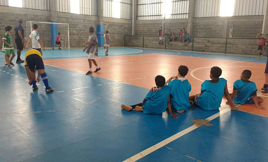 Portal de Notcias PJF | Crianas buscam aprender futebol na SEL sonhando com o Maracan | SEL - 26/4/2018