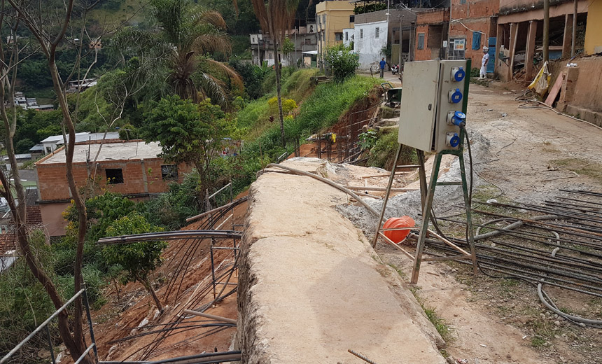 Portal de Not�cias PJF | Conten��es em rua no Bairro Tr�s Moinhos est�o 60% conclu�das | SO - 27/3/2017