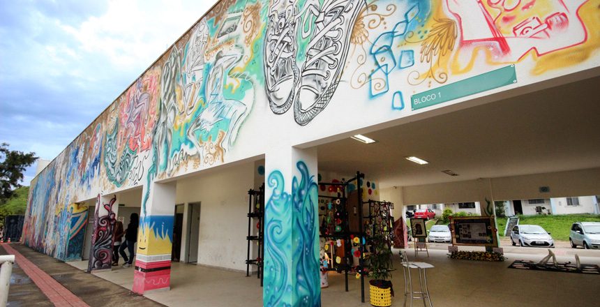 Portal de Not�cias PJF | Desafios e experi�ncias de escritores negros ser�o debatidos em roda de conversa na Pra�a CEU | FUNALFA - 27/4/2023