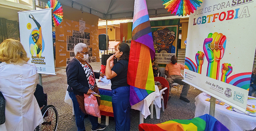 Portal de Notícias PJF | “Tenda da Diversidade” mobiliza Calçadão no Dia Internacional do Orgulho LGBTQIA+ | SEDH - 28/6/2022