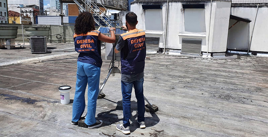 Portal de Not�cias PJF | Defesa Civil realiza limpeza em todos os pluvi�metros autom�ticos de Juiz de Fora | DEFESA CIVIL - 28/12/2022