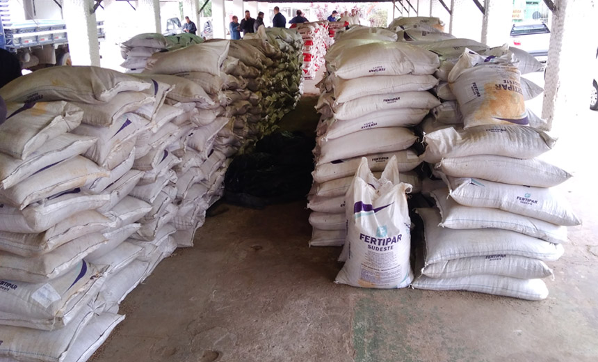 Portal de Notcias PJF | PJF entrega 60 toneladas de adubo orgnico a produtores rurais | SAA - 30/8/2018