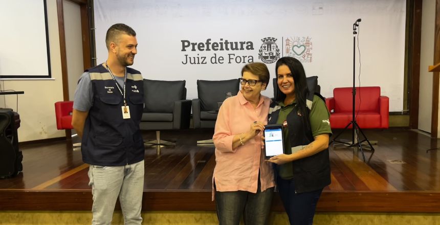 Portal de Not�cias PJF | Prefeitura entrega tablets a profissionais e amplia transforma��o digital na sa�de em Juiz de Fora | SS - 17/4/2026