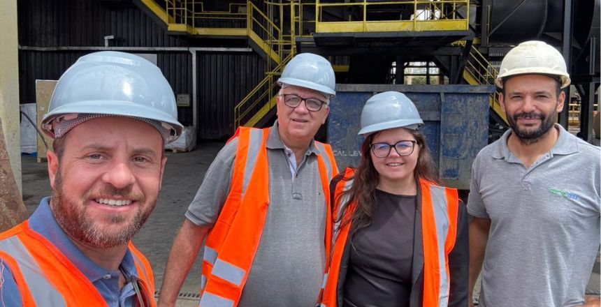 Portal de Not�cias PJF | Coordenador do �Projeto Recicle� � indicado a Pr�mio no Semin�rio Internacional Frotas & Fretes Verdes 2025 - DEMLURB | 2/7/2025