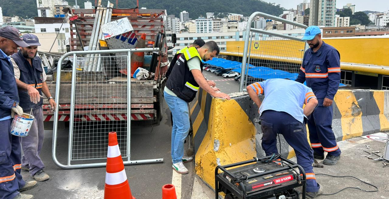 Portal de Not�cias PJF | Prefeitura inicia instala��o de gradis no Viaduto Roza Cabinda | SMU - 19/5/2026