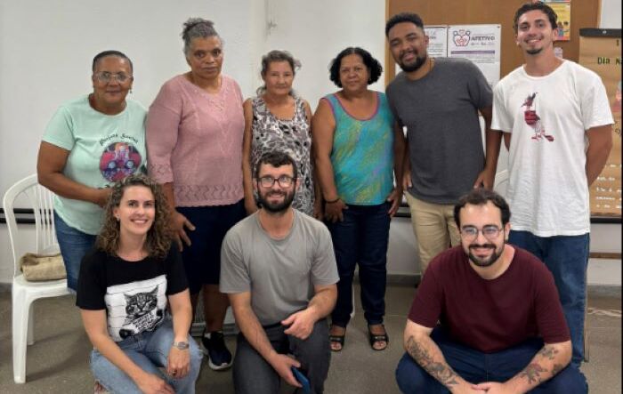 Portal de Not�cias PJF | Oficina aborda l�gicas de reconhecimento nas redes sociais e incentiva protagonismo de mulheres artes�s no bairro Grama | SAS - 15/10/2025