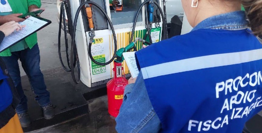 Portal de Not�cias PJF | Procon encerra investiga��o preliminar sobre aumento antecipado de pre�os de combust�veis e encaminha processos para san��o | PROCON - 4/11/2025