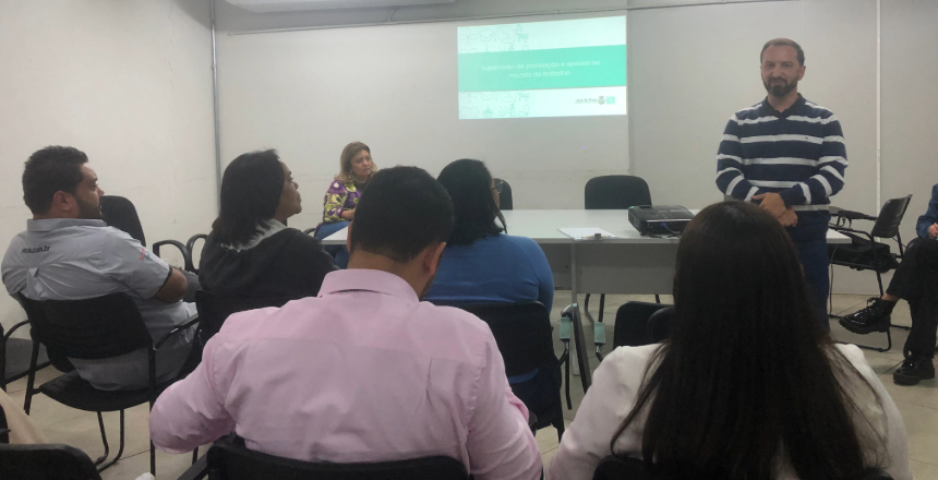 Portal de Not�cias PJF | Prefeitura re�ne empresas locais para fortalecer a��es de inclus�o social e inser��o no mercado de trabalho | SAS - 10/10/2025