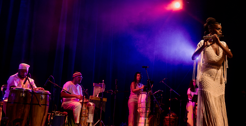 Portal de Not�cias PJF | Quinta Musical recebe o show �Br�fricos�, de Amana Veiga, no Mercado Cultural AICE | FUNALFA - 12/5/2026