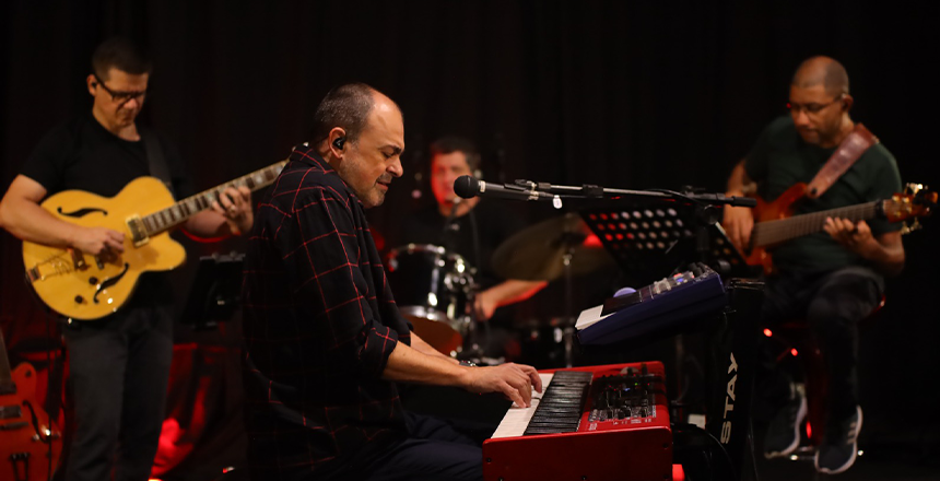 Portal de Not&iacute;cias PJF | Quinta Musical recebe o show �Minhas Esquinas�, com Ricardo Itaborahy, no Mercado Cultural AICE - FUNALFA | 20/4/2026