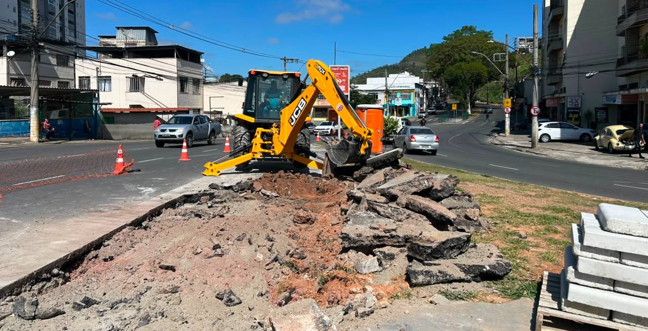Portal de Not�cias PJF | PJF inicia obras de melhorias no canteiro do trevo do Cascatinha | SMU - 18/8/2026
