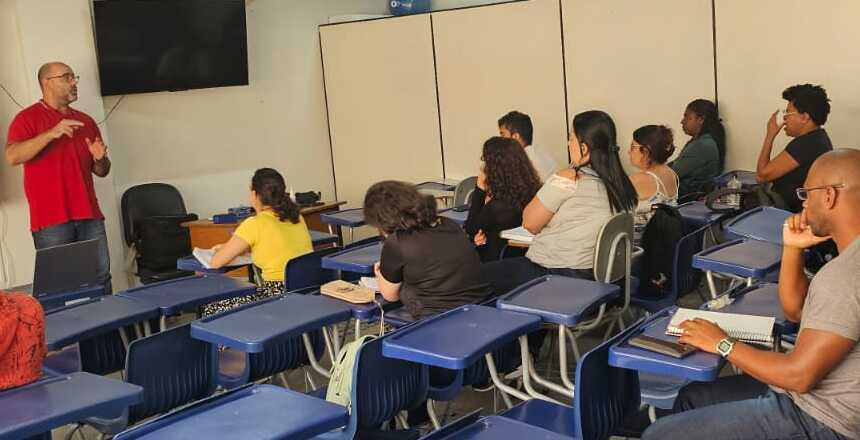 Portal de Not�cias PJF | Procon/JF e Secretaria de Educa��o oferecem aulas de Direito e Educa��o Financeira para jovens e adultos | PROCON - 24/4/2026